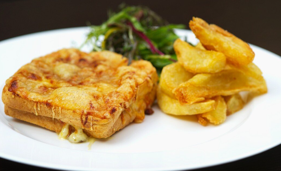 Croque Monsieur with chips